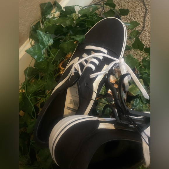 UNISEX NWT UNISEX BLACK TIME AND TRU MEMORY FOAM SNEAKERS - Picture 4 of 8